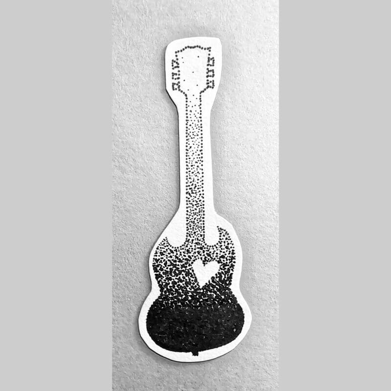 tatouage flash guitare rock gibson sg coeur degard musique